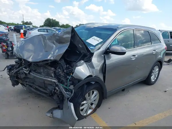 5XYPG4A52GG037177 2016 KIA SORENTO - Image 2