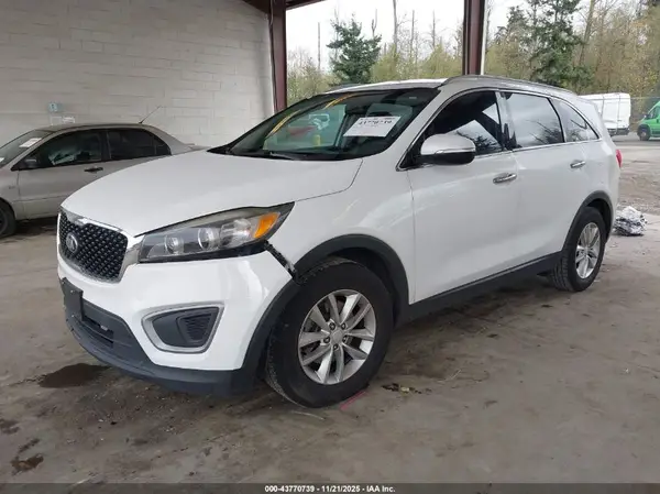 5XYPG4A52GG067201 2016 KIA SORENTO - Image 2
