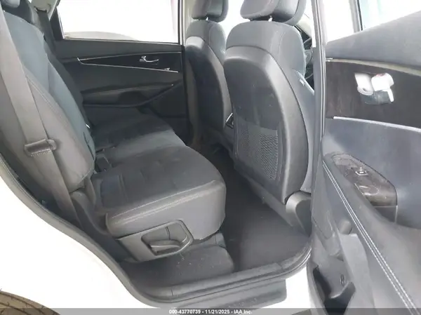 5XYPG4A52GG067201 2016 KIA SORENTO - Image 8