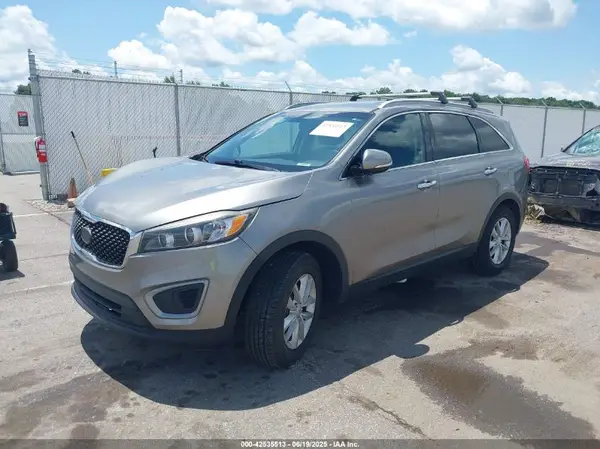 5XYPG4A52GG181456 2016 KIA SORENTO - Image 2