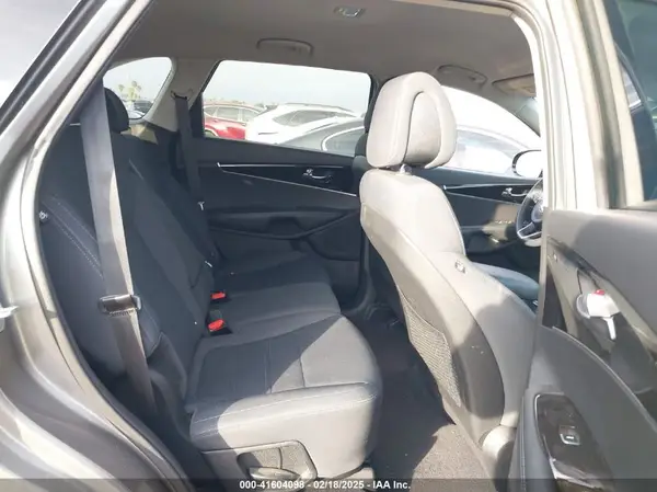 5XYPG4A52HG208916 2017 KIA SORENTO - Image 8