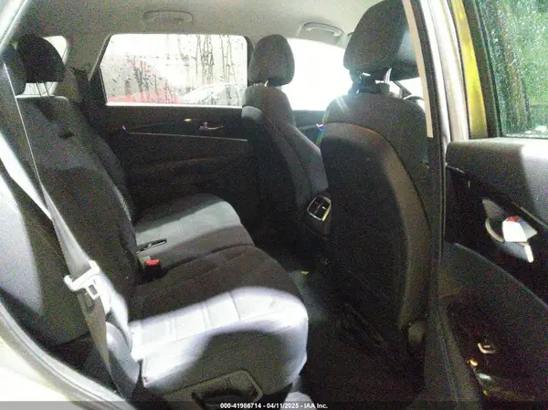 5XYPG4A52HG214862 2017 KIA SORENTO - Image 8