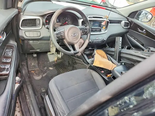5XYPG4A52HG218524 2017 KIA SORENTO - Image 8