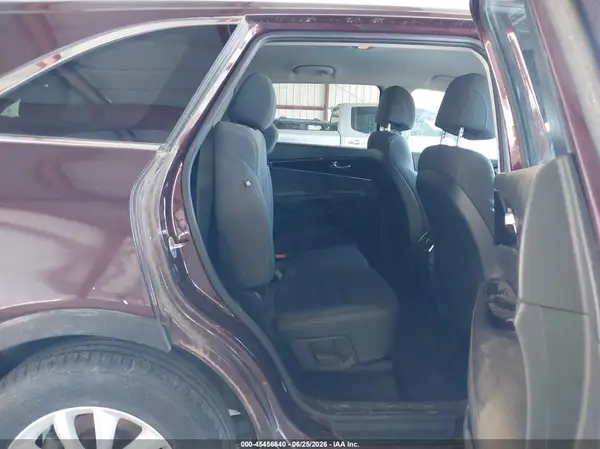 5XYPG4A52HG222007 2017 KIA SORENTO - Image 8