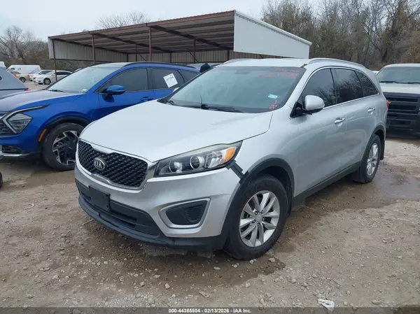 5XYPG4A52HG225635 2017 KIA SORENTO - Image 2