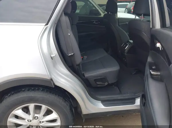 5XYPG4A52HG225635 2017 KIA SORENTO - Image 8