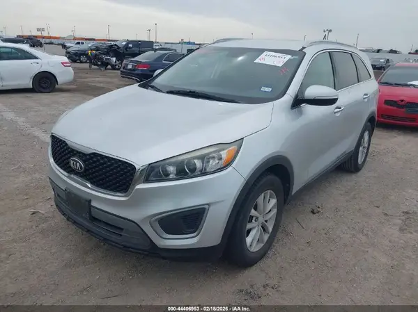 5XYPG4A52HG235260 2017 KIA SORENTO - Image 2