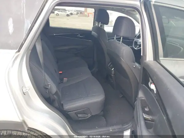 5XYPG4A52HG235260 2017 KIA SORENTO - Image 8