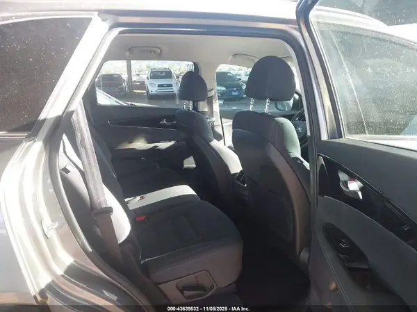 5XYPG4A52JG340936 2018 KIA SORENTO - Image 8