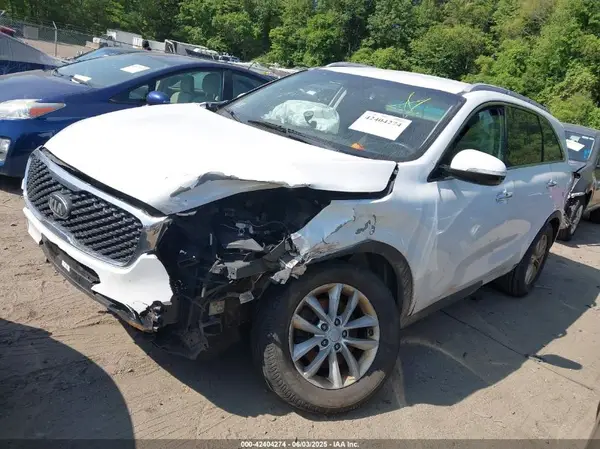 5XYPG4A52JG352584 2018 KIA SORENTO - Image 2