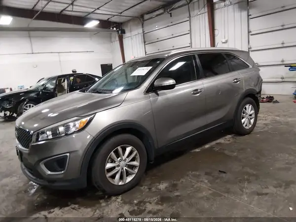 5XYPG4A52JG387433 2018 KIA SORENTO - Image 2