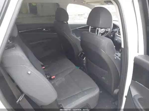 5XYPG4A52JG394804 2018 KIA SORENTO - Image 8