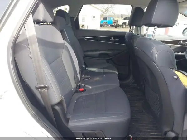 5XYPG4A52KG440911 2019 KIA SORENTO - Image 8