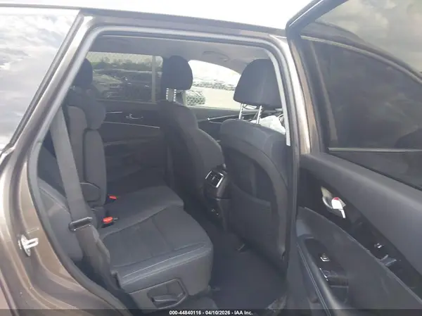 5XYPG4A52KG461970 2019 KIA SORENTO - Image 8