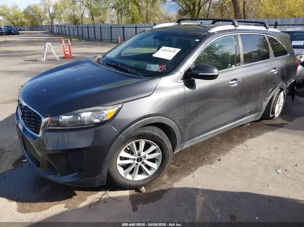 5XYPG4A52KG465128 2019 KIA SORENTO - Image 2