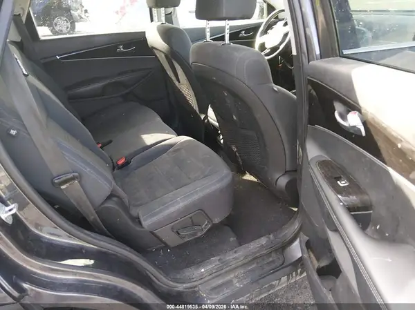 5XYPG4A52KG465128 2019 KIA SORENTO - Image 8