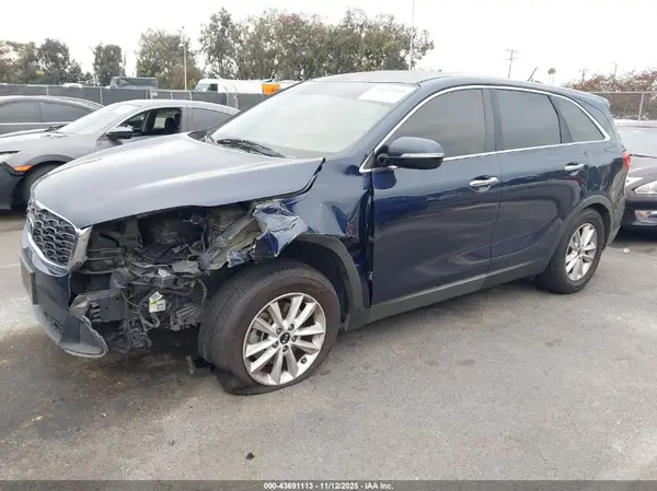 5XYPG4A52KG469518 2019 KIA SORENTO - Image 2