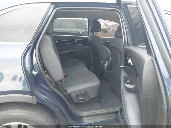 5XYPG4A52KG469518 2019 KIA SORENTO - Image 8