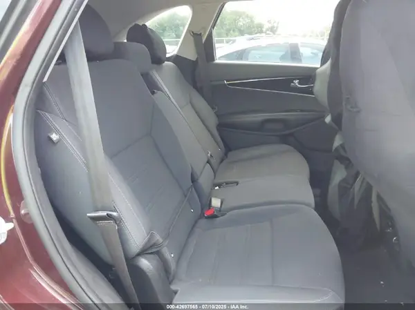 5XYPG4A52KG483368 2019 KIA SORENTO - Image 8