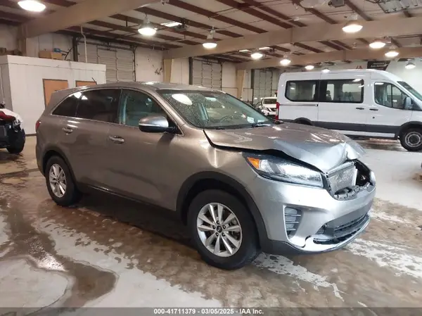 5XYPG4A52KG485699 2019 KIA SORENTO - Image 1