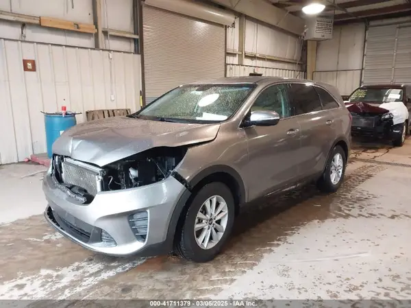 5XYPG4A52KG485699 2019 KIA SORENTO - Image 2
