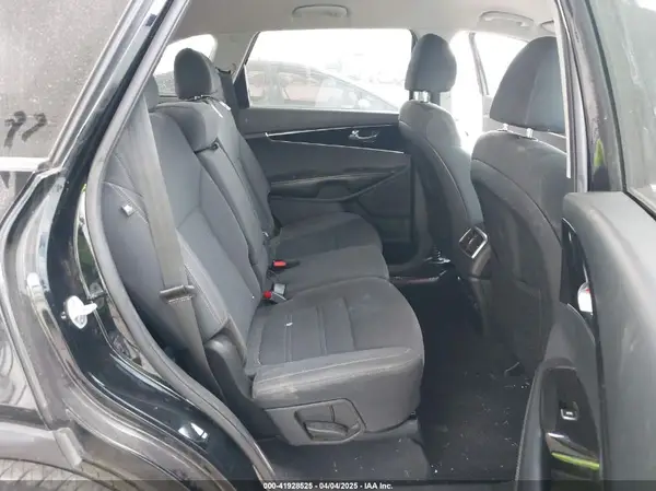 5XYPG4A52KG490322 2019 KIA SORENTO - Image 8