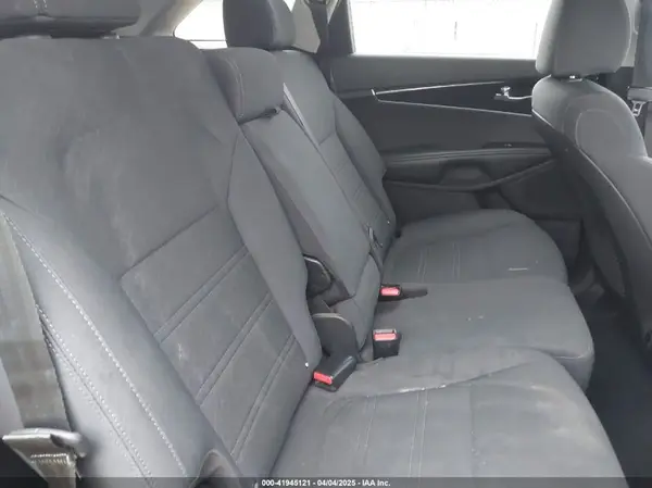 5XYPG4A52KG553483 2019 KIA SORENTO - Image 8