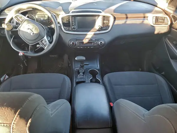 5XYPG4A52KG564550 2019 KIA SORENTO - Image 8