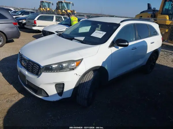 5XYPG4A52KG585902 2019 KIA SORENTO - Image 2