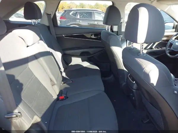 5XYPG4A52KG590842 2019 KIA SORENTO - Image 8