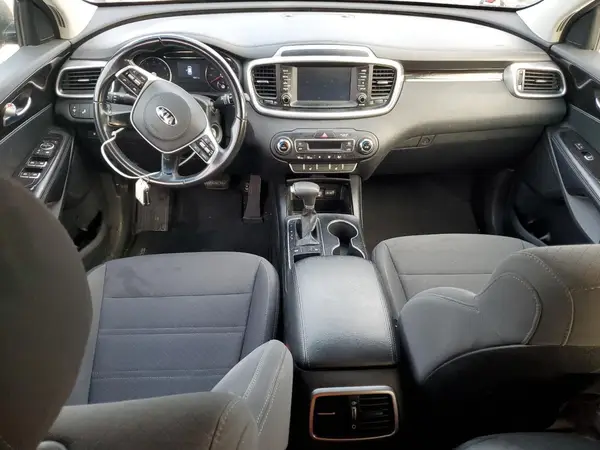 5XYPG4A52KG606022 2019 KIA SORENTO - Image 8