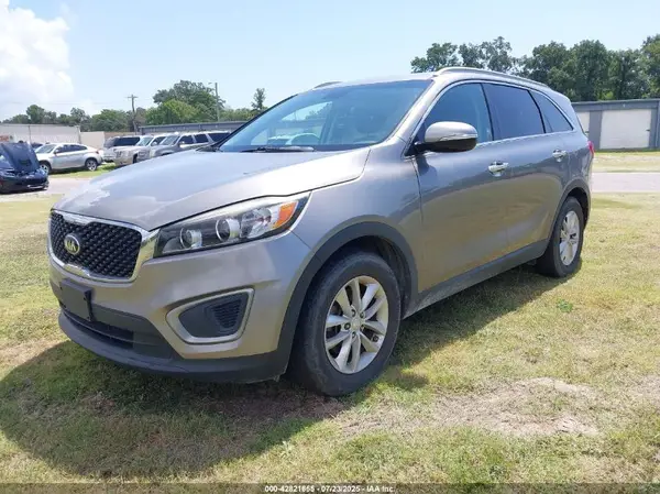 5XYPG4A53HG189079 2017 KIA SORENTO - Image 2