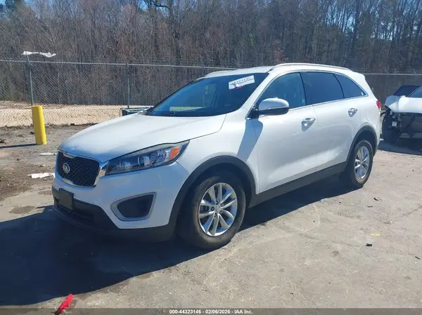 5XYPG4A53HG213574 2017 KIA SORENTO - Image 2