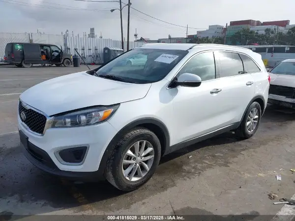 5XYPG4A53HG219620 2017 KIA SORENTO - Image 2