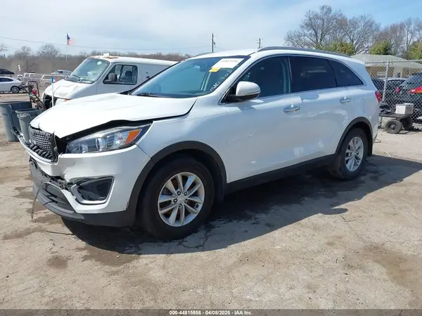 5XYPG4A53HG233758 2017 KIA SORENTO - Image 2