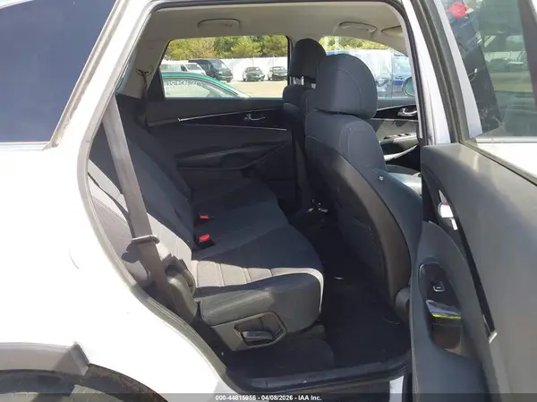 5XYPG4A53HG233758 2017 KIA SORENTO - Image 8