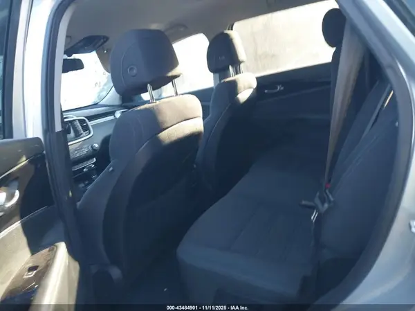 5XYPG4A53HG234585 2017 KIA SORENTO - Image 8