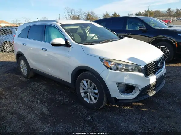 5XYPG4A53HG273323 2017 KIA SORENTO - Image 1