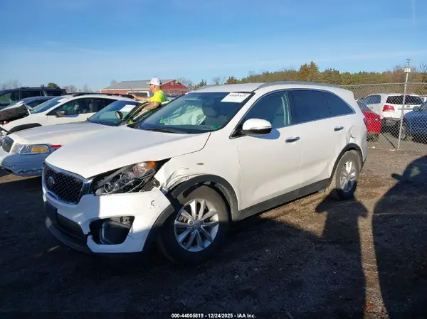 5XYPG4A53HG273323 2017 KIA SORENTO - Image 2