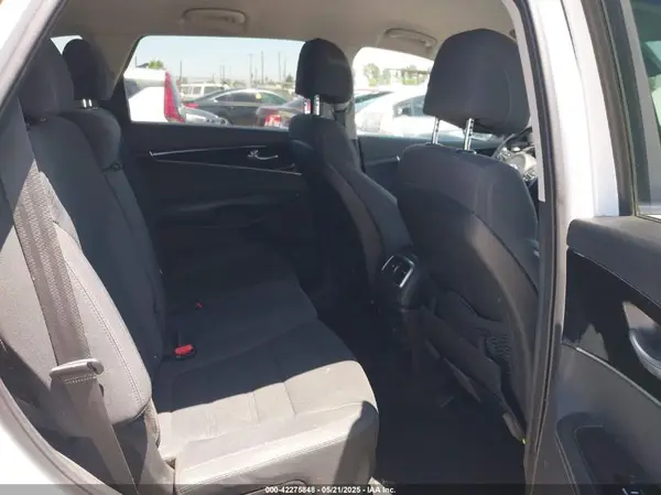 5XYPG4A53HG302674 2017 KIA SORENTO - Image 8