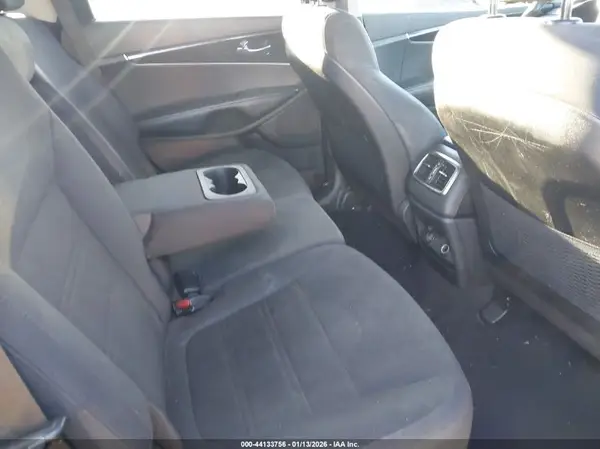 5XYPG4A53JG372617 2018 KIA SORENTO - Image 8