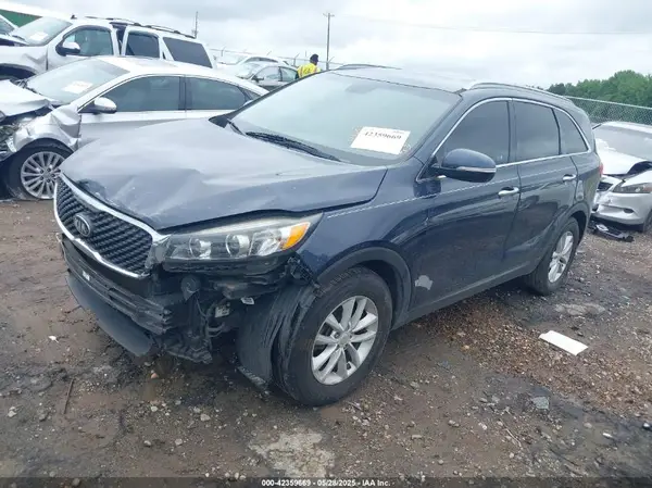 5XYPG4A53JG396769 2018 KIA SORENTO - Image 2