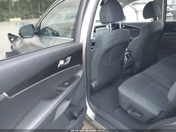 5XYPG4A53KG447267 2019 KIA SORENTO - Image 8