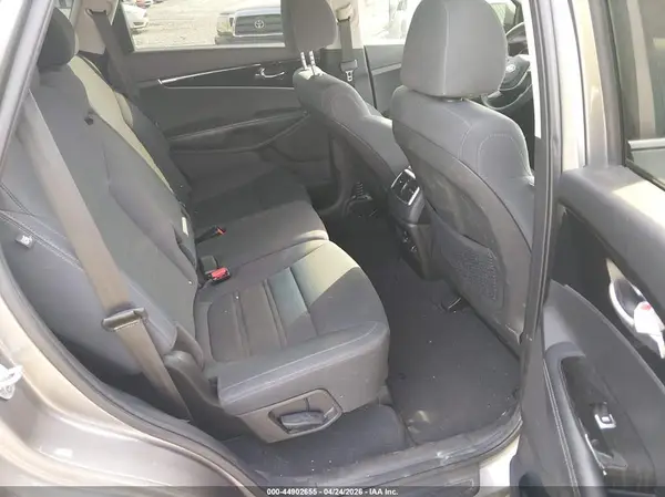 5XYPG4A53KG484349 2019 KIA SORENTO - Image 8
