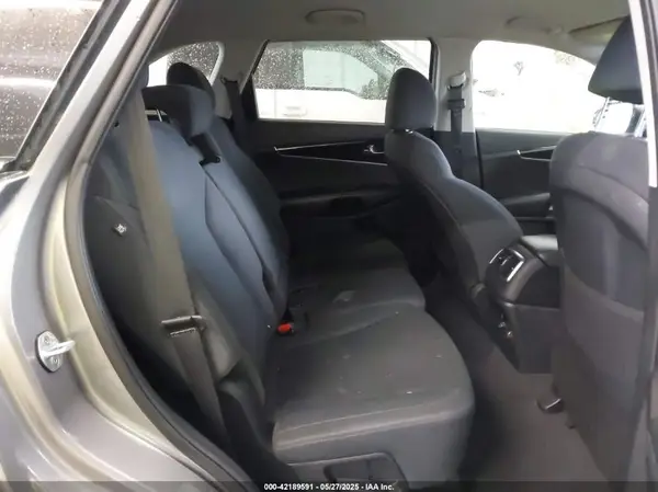 5XYPG4A53KG485016 2019 KIA SORENTO - Image 8