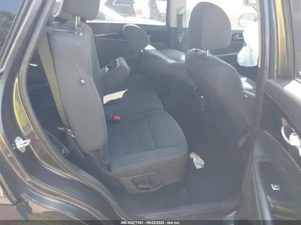 5XYPG4A53KG485467 2019 KIA SORENTO - Image 8