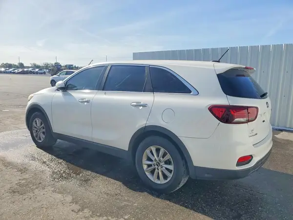 5XYPG4A53KG490183 2019 KIA SORENTO - Image 2