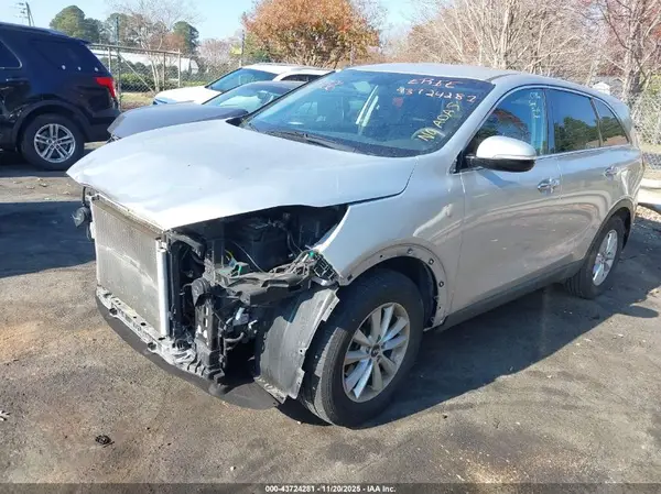 5XYPG4A53KG492645 2019 KIA SORENTO - Image 2