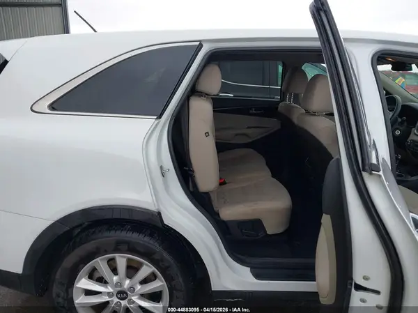 5XYPG4A53KG555002 2019 KIA SORENTO - Image 8