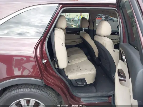 5XYPG4A53KG559356 2019 KIA SORENTO - Image 8